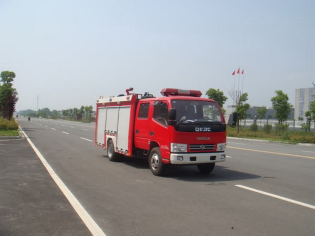 東風2-3方水罐消防車